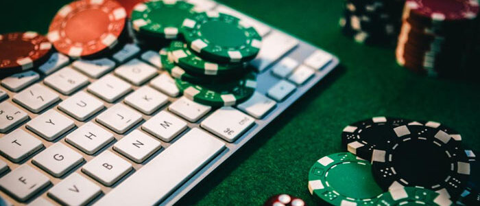 Memainkan putaran poker online tanpa akhir